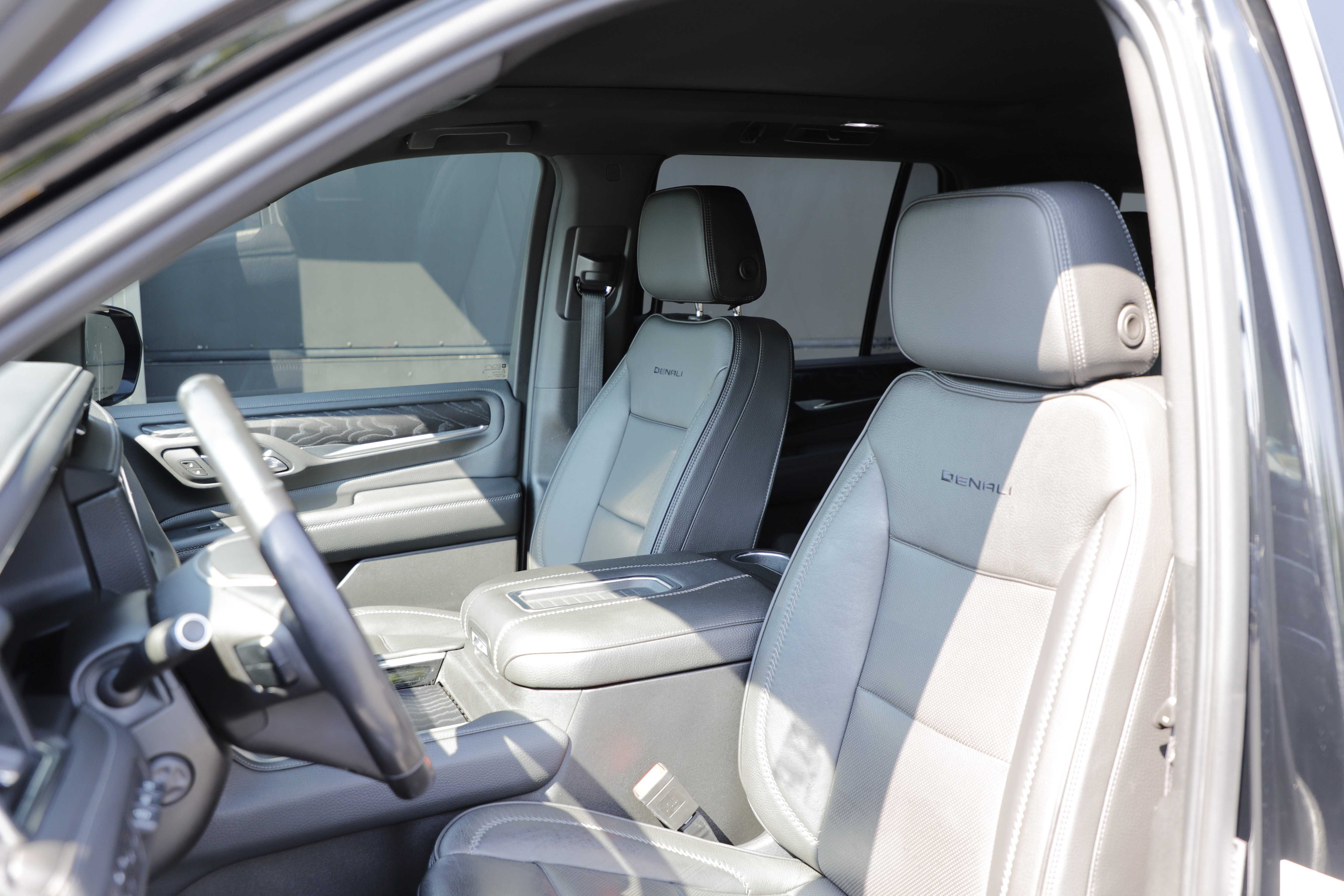 Used 2021 GMC Yukon Denali w/ Denali Premium Package AWD/4WD image 15