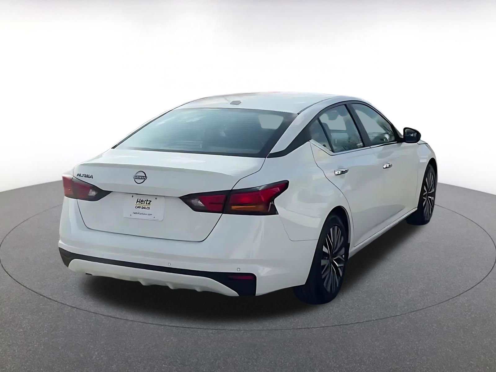 Used 2025 Nissan Altima 2.5 SV FWD image 14
