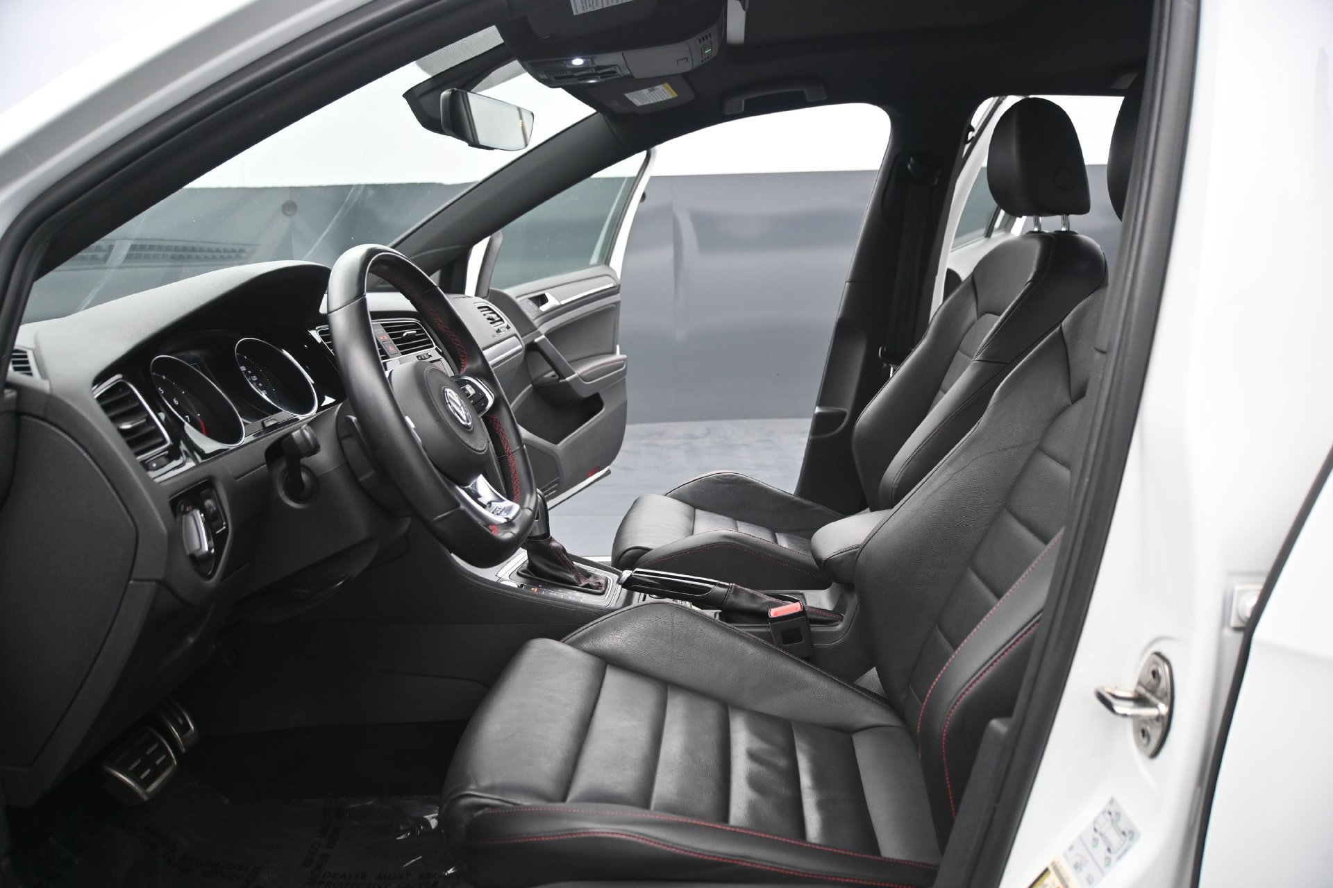 Used 2020 Volkswagen GTI SE FWD image 23
