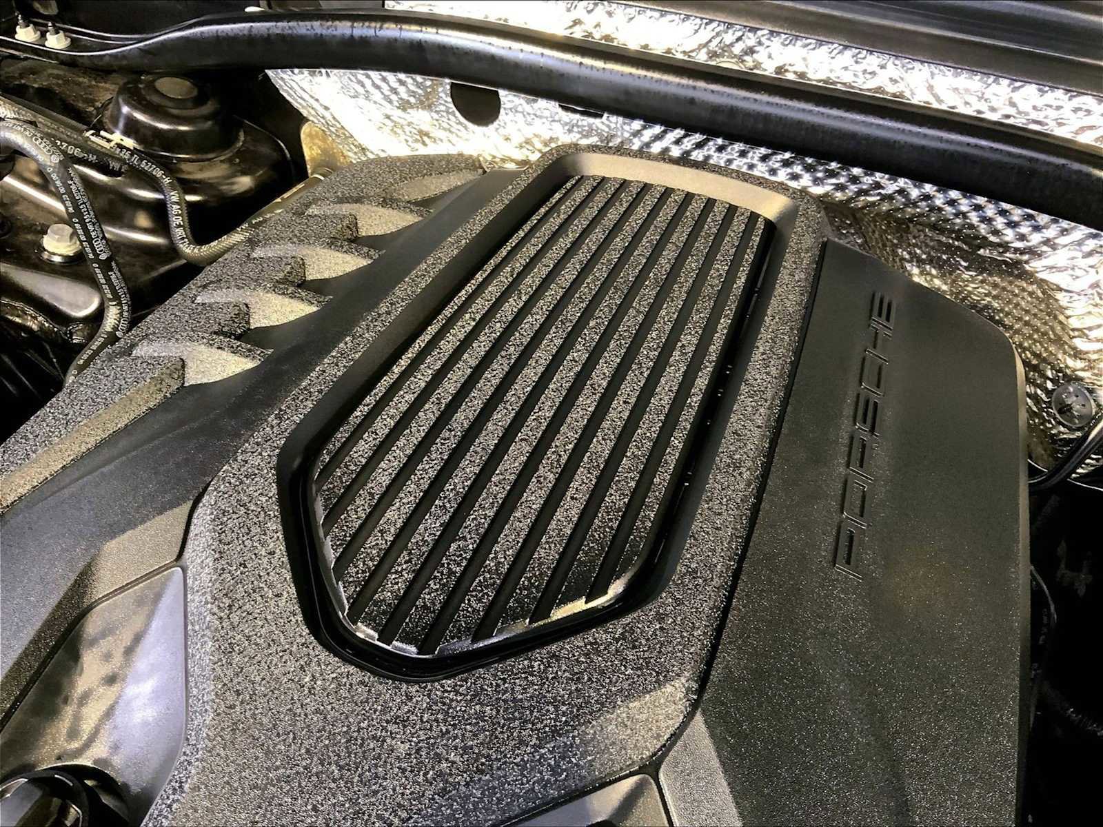Certified 2023 Porsche Macan AWD/4WD image 33