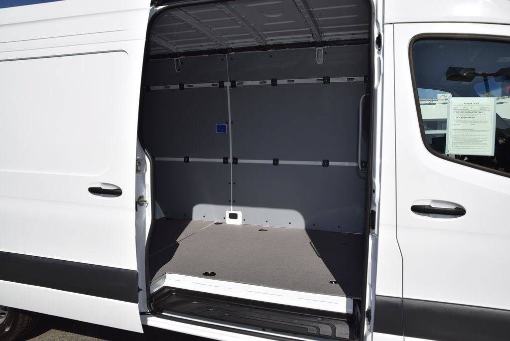Used 2024 Mercedes-Benz eSprinter 170 Cargo image 16