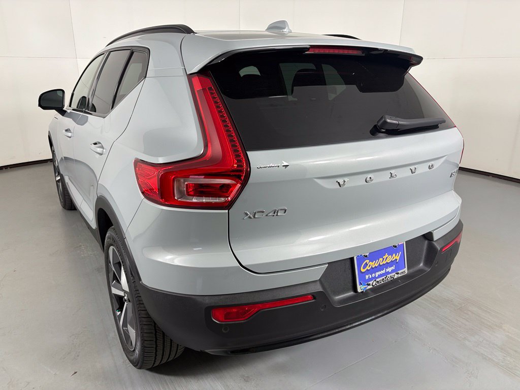 Used 2024 Volvo XC40 B5 Core AWD/4WD image 6