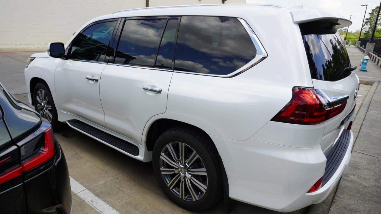 Used 2017 Lexus LX 570 4WD w/ Luxury Package image 6