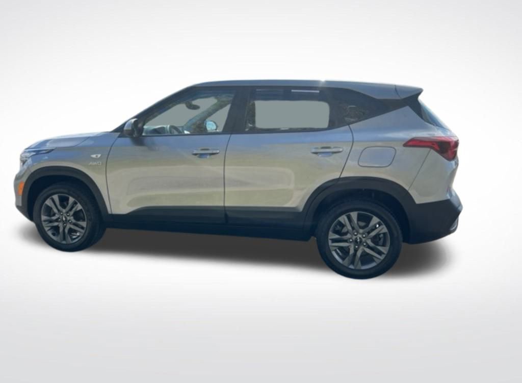 Used 2023 Kia Seltos LX image 8