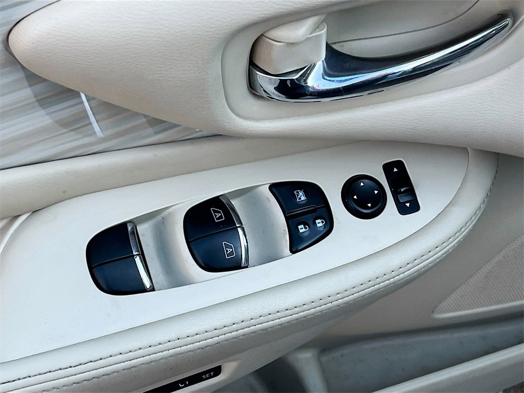 Used 2015 Nissan Murano Platinum w/ Cargo Package w/Cover image 18