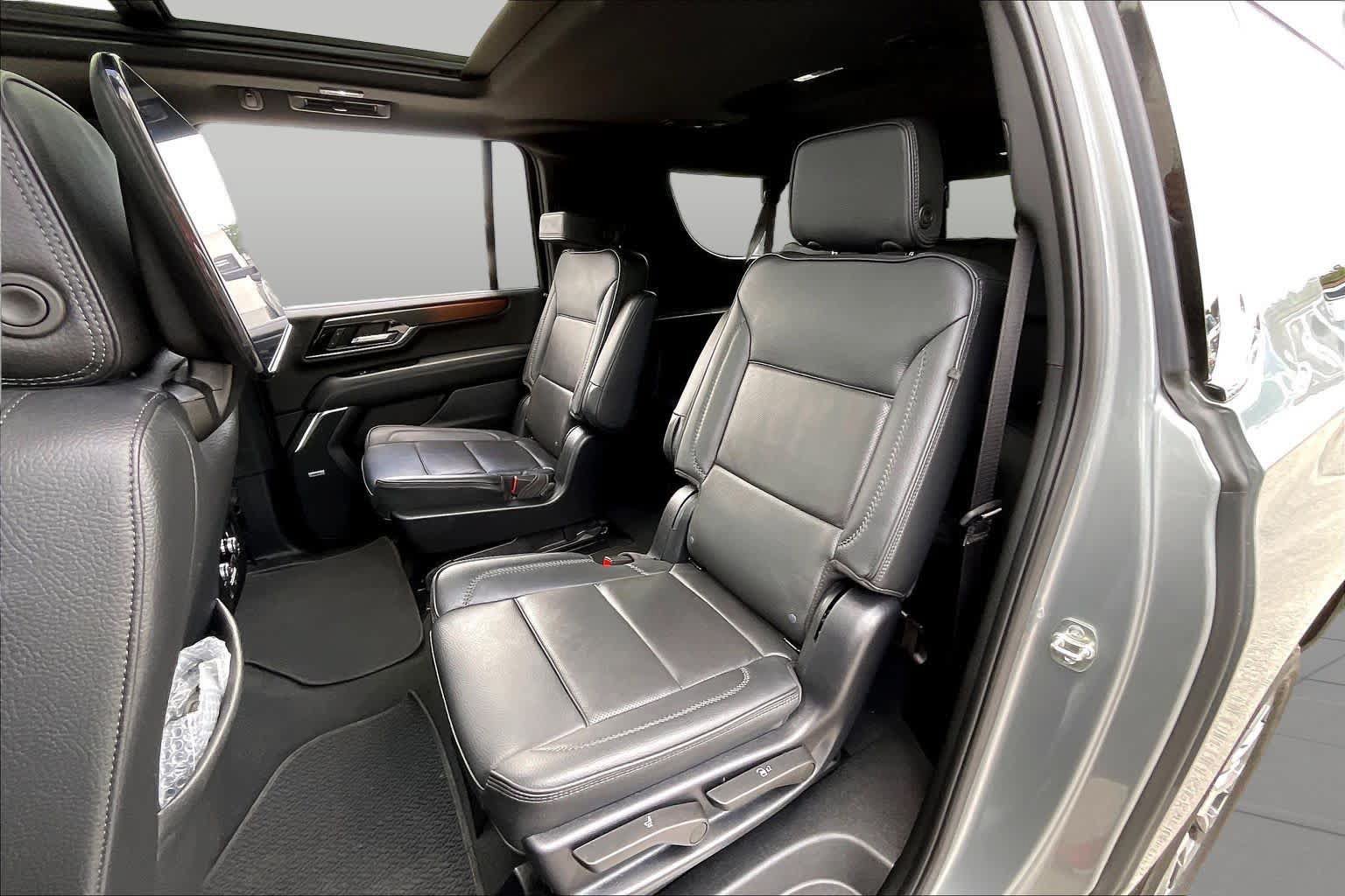 Used 2025 GMC Yukon XL Denali w/ Denali Reserve Package RWD image 20