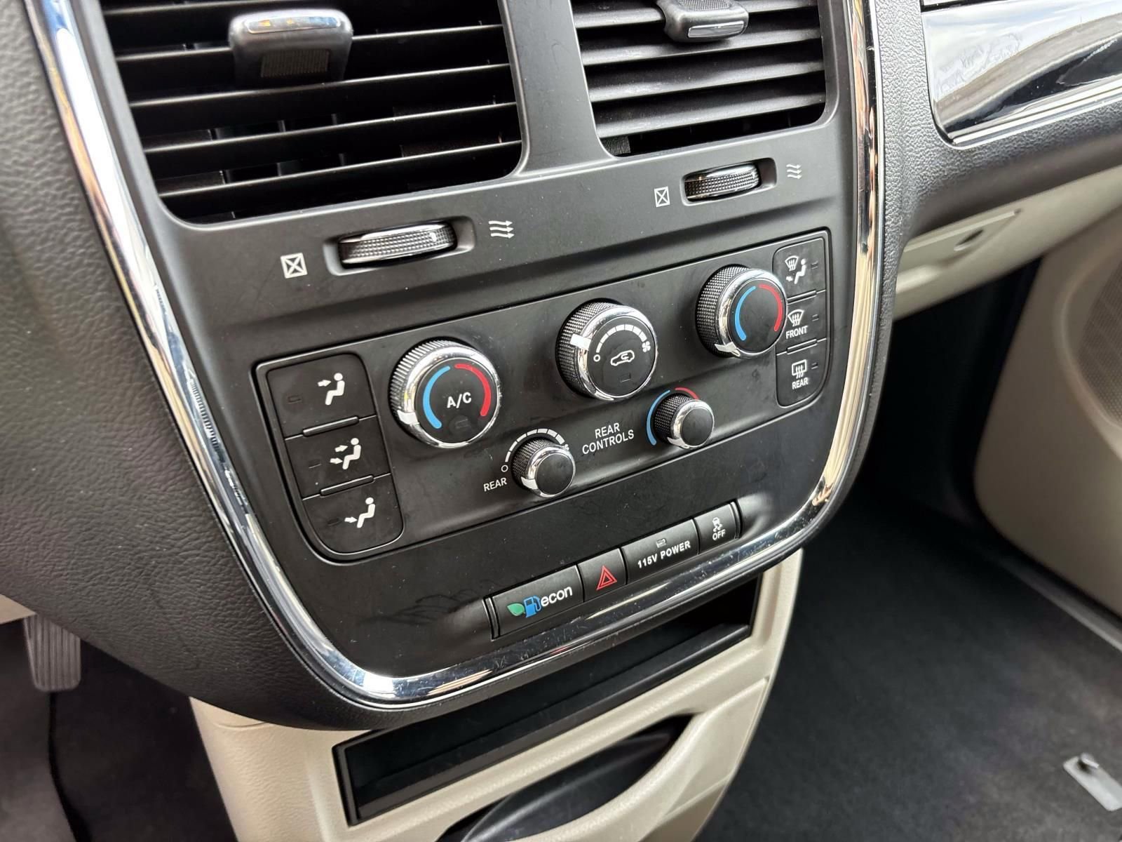 Used 2014 Dodge Grand Caravan SE image 21