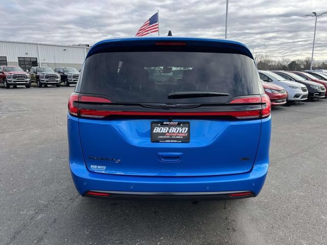 New 2026 Chrysler Pacifica Select w/ S Appearance Package AWD/4WD image 6