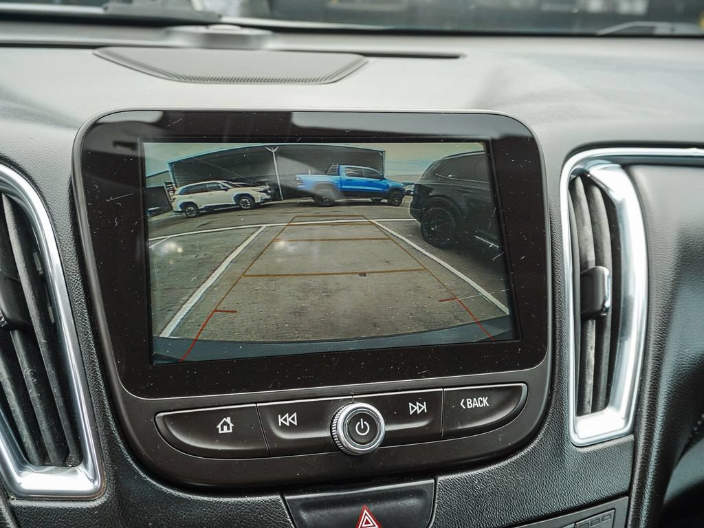 Used 2018 Chevrolet Malibu Premier w/ Premier Sun and Wheel Package FWD image 23