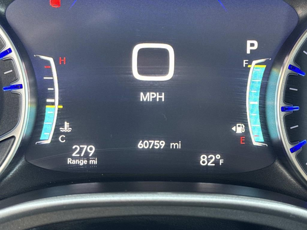 Used 2024 Chrysler Pacifica Touring-L image 28