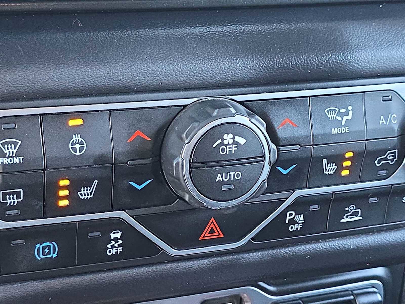 Used 2024 Jeep Wrangler Sahara w/ Safety Group image 28