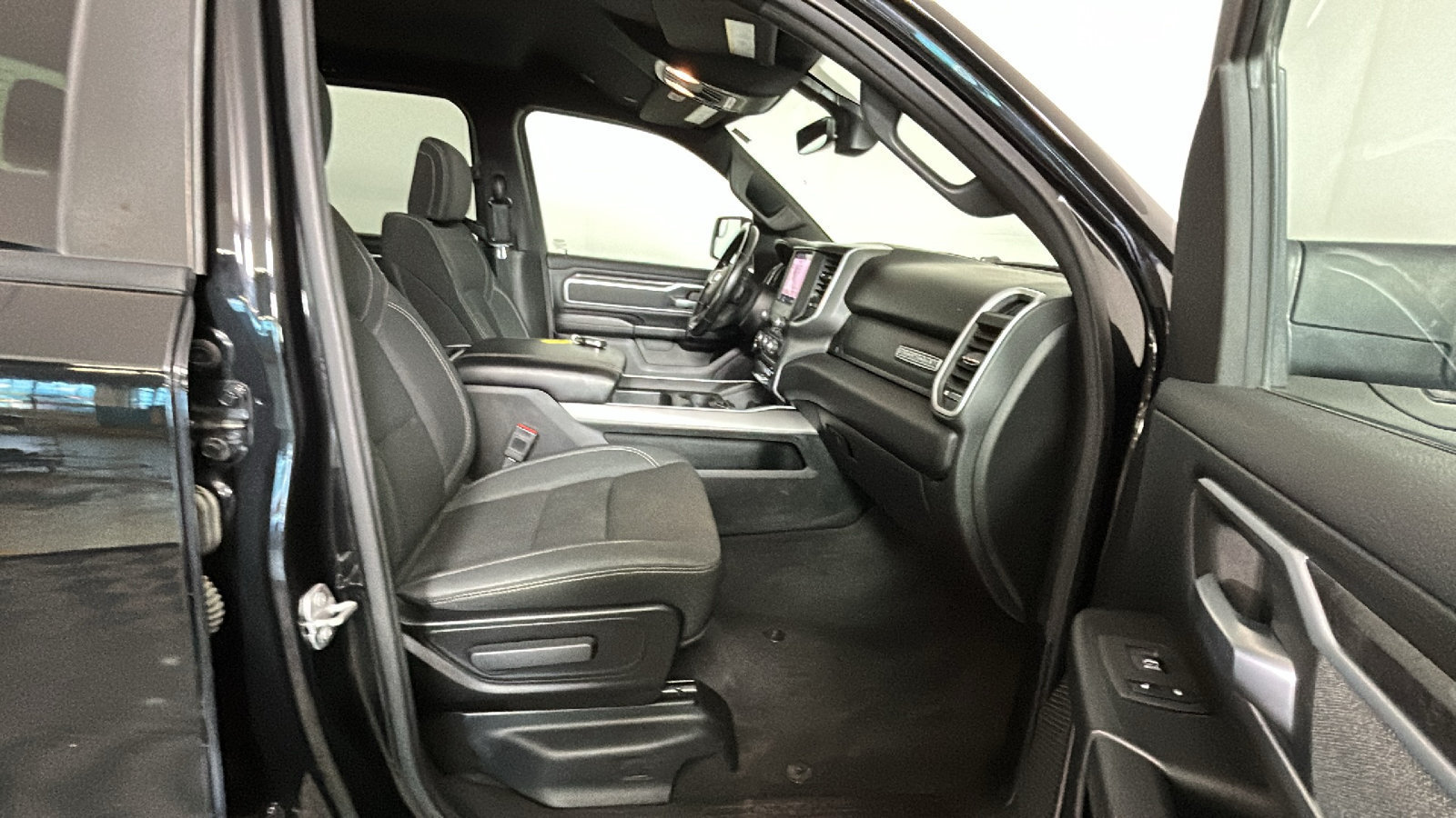 Used 2022 RAM 1500 Big Horn AWD/4WD image 36