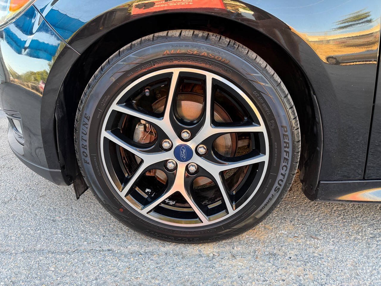 Used 2015 Ford Focus SE w/ SE Sport Package FWD image 12