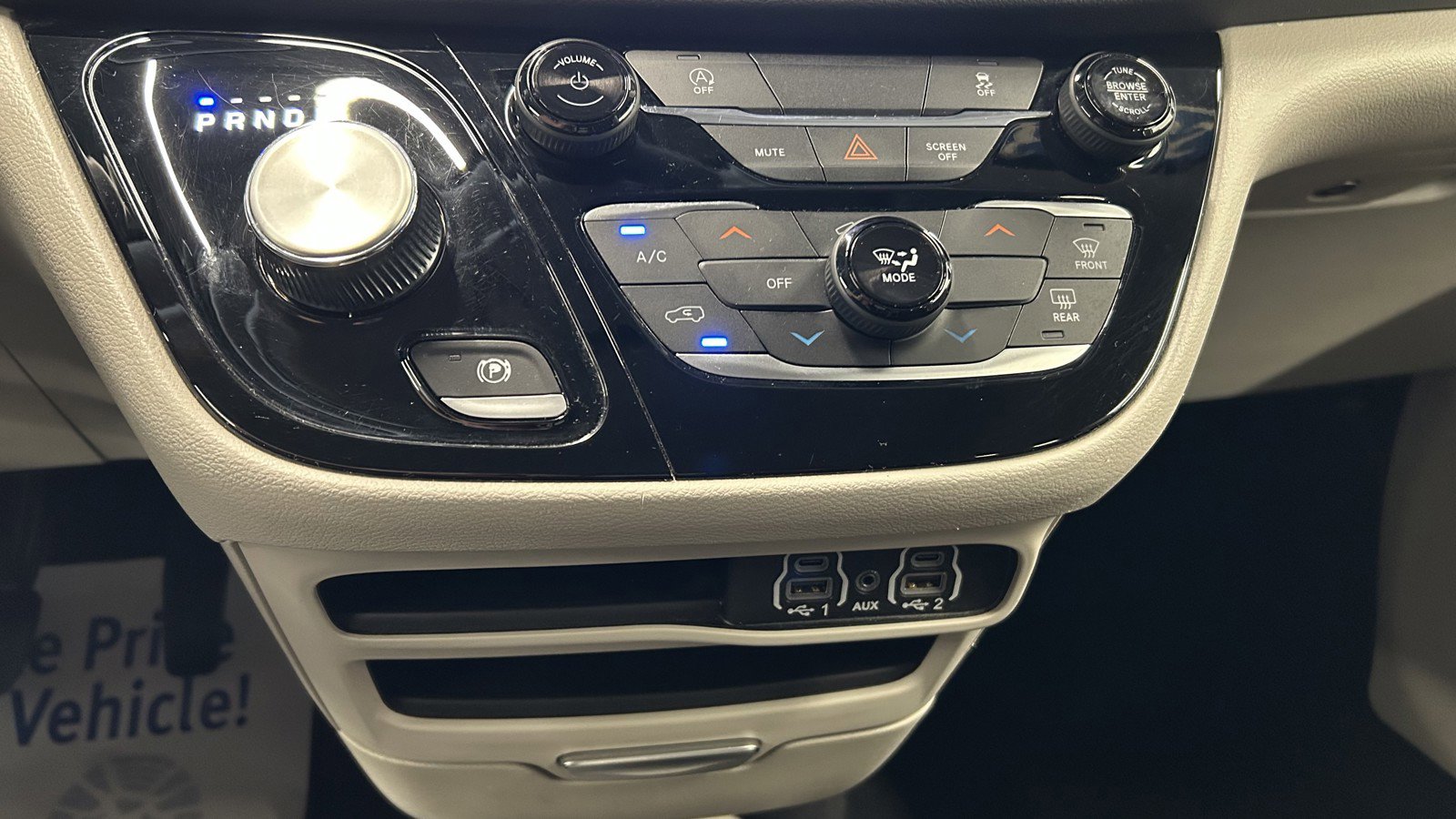 Used 2023 Chrysler Voyager LX image 31