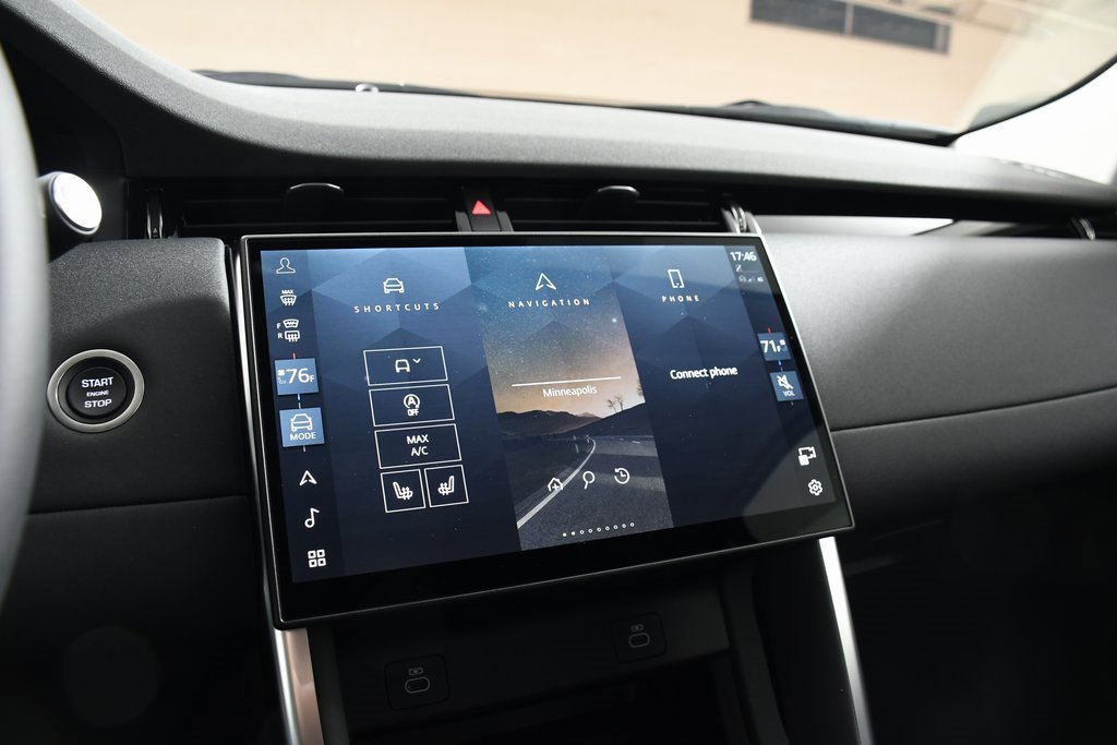 Used 2025 Land Rover Discovery Sport S image 31