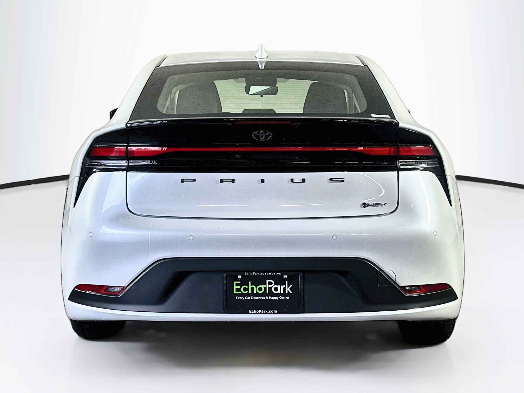 Used 2024 Toyota Prius LE FWD image 7