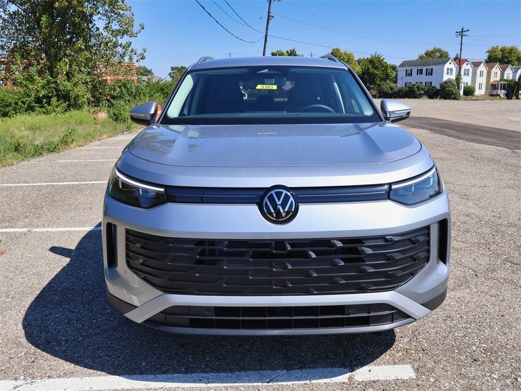 New 2025 Volkswagen Tiguan SE image 8