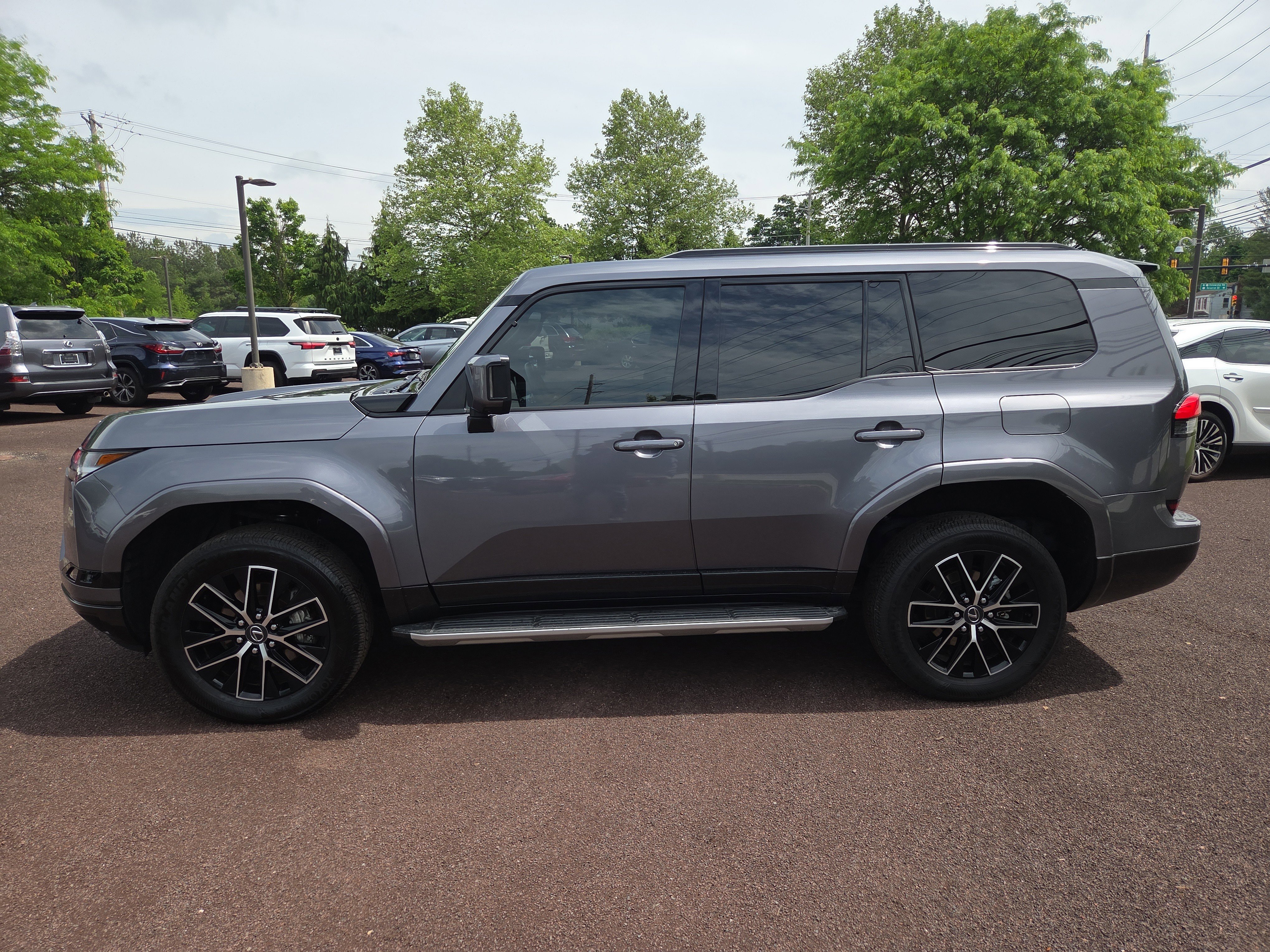 Used 2024 Lexus GX 550 w/ Accessory Package (2T) AWD/4WD image 6
