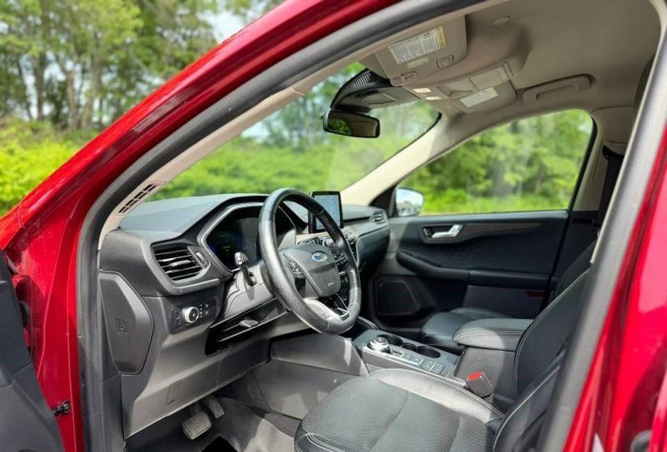 Used 2020 Ford Escape Titanium w/ Titanium Premium Package 2.0 AWD/4WD image 10