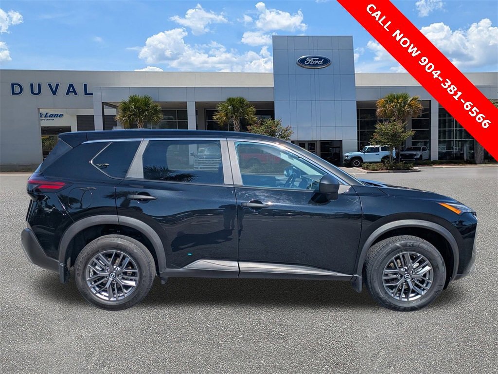 Used 2023 Nissan Rogue S image 2