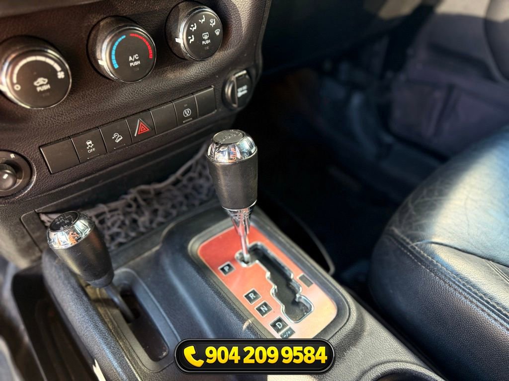 Used 2015 Jeep Wrangler Unlimited Sahara AWD/4WD image 11
