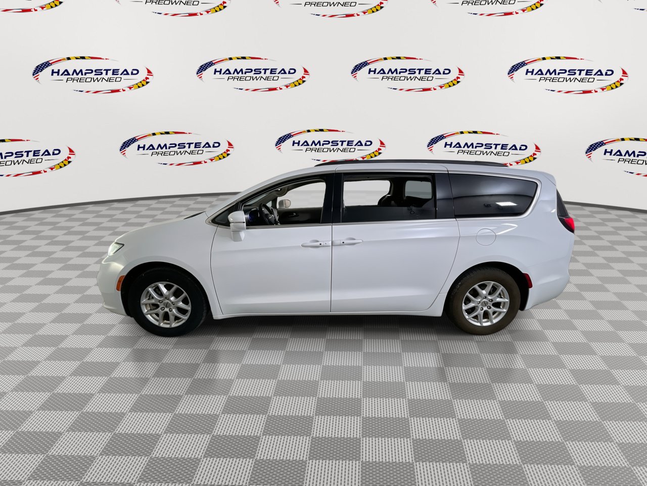 Used 2022 Chrysler Pacifica Touring-L FWD image 5