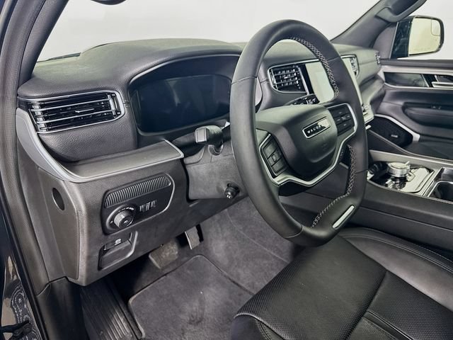 Used 2025 Jeep Wagoneer Series III w/ Premium Group I AWD/4WD image 13