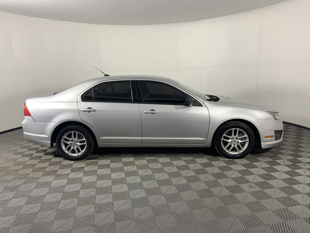 Used 2011 Ford Fusion S image 2