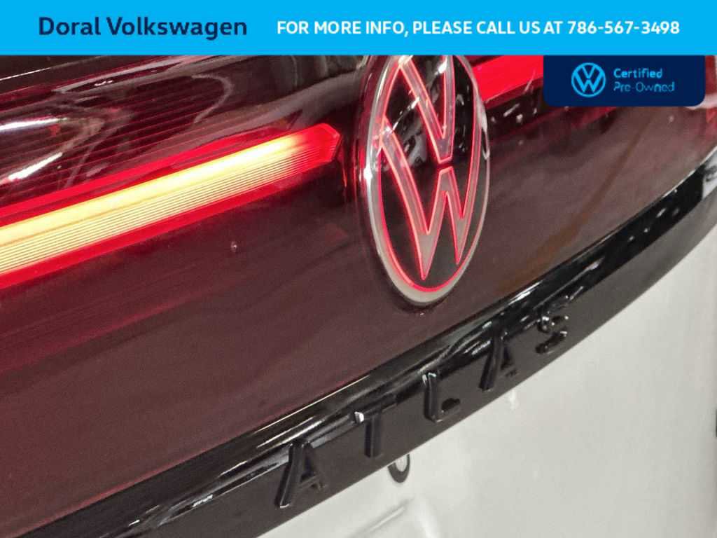 Used 2025 Volkswagen Atlas Cross Sport SEL R-Line AWD/4WD image 10