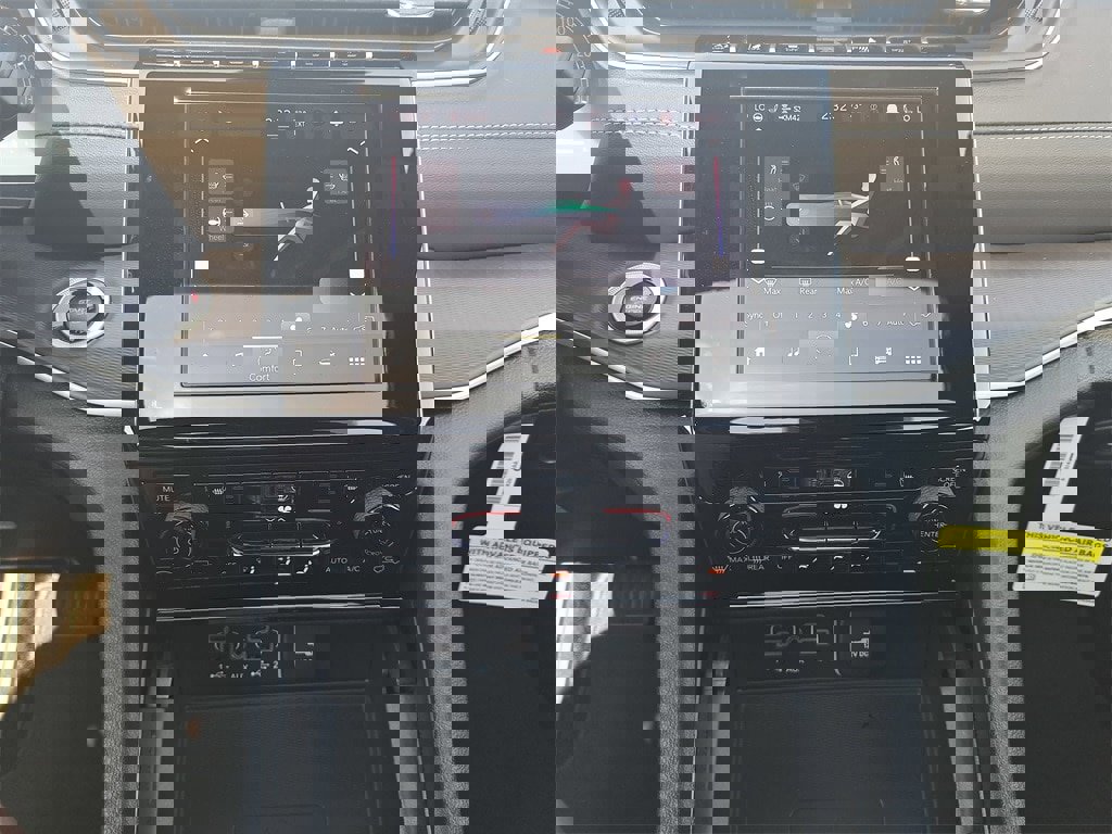 New 2025 Jeep Grand Cherokee Altitude image 20