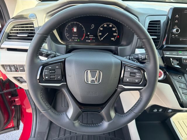 Used 2025 Honda Odyssey Touring image 16