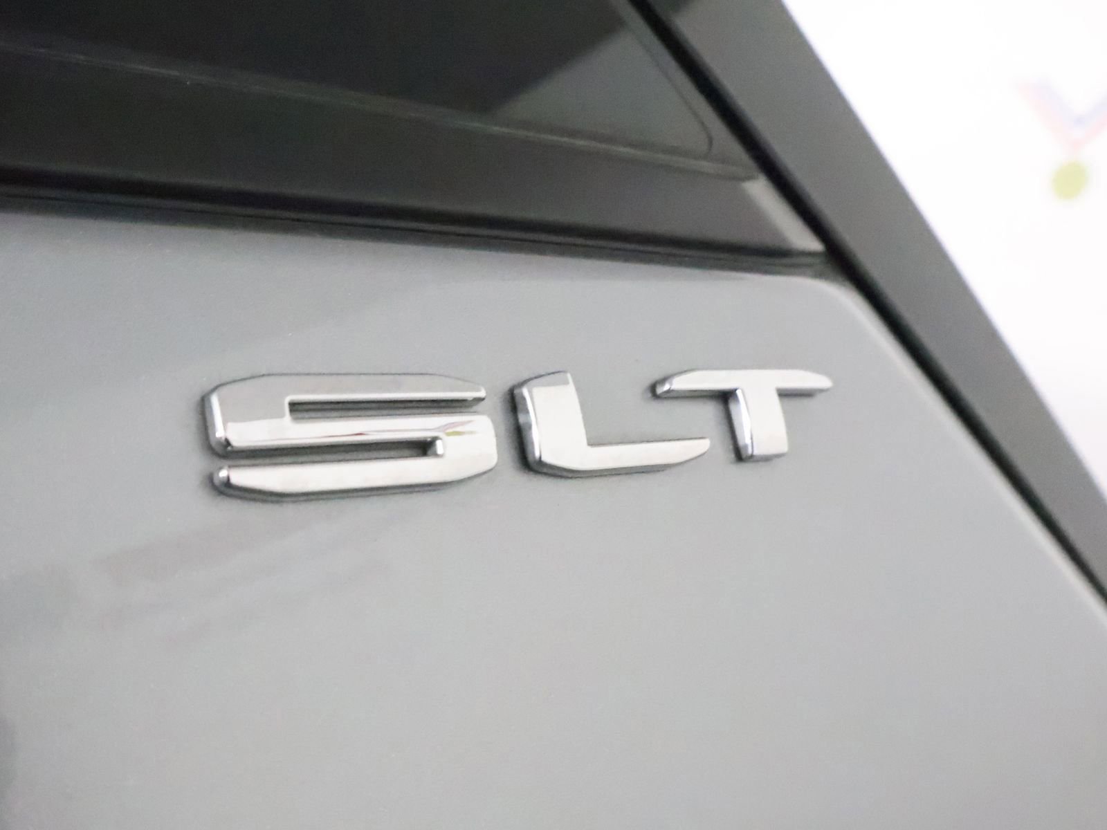 Used 2024 GMC Terrain SLT image 28