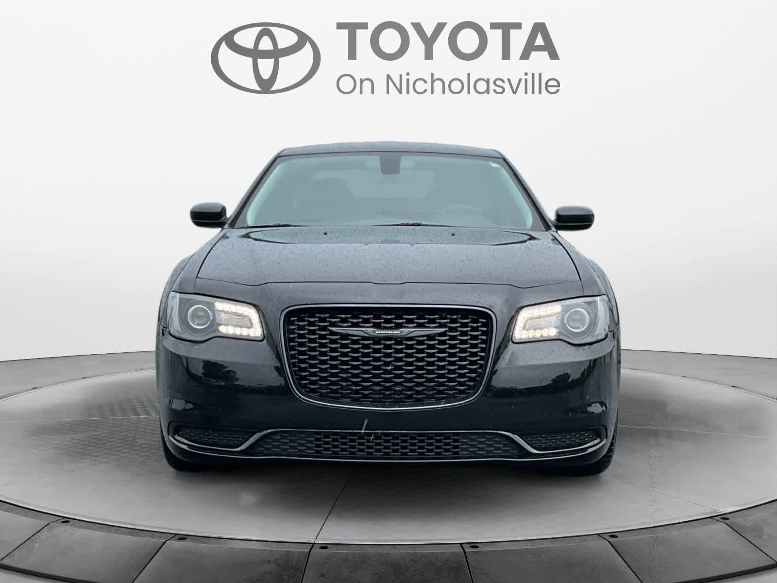 Used 2023 Chrysler 300 Touring w/ Sport Appearance Package RWD image 8