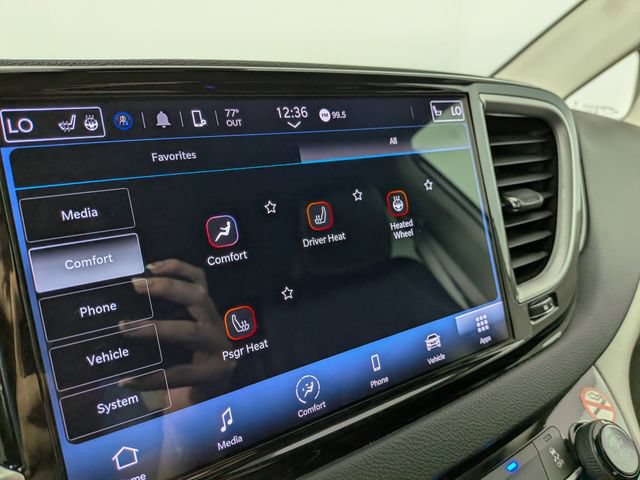 Used 2024 Chrysler Pacifica Touring-L FWD image 8
