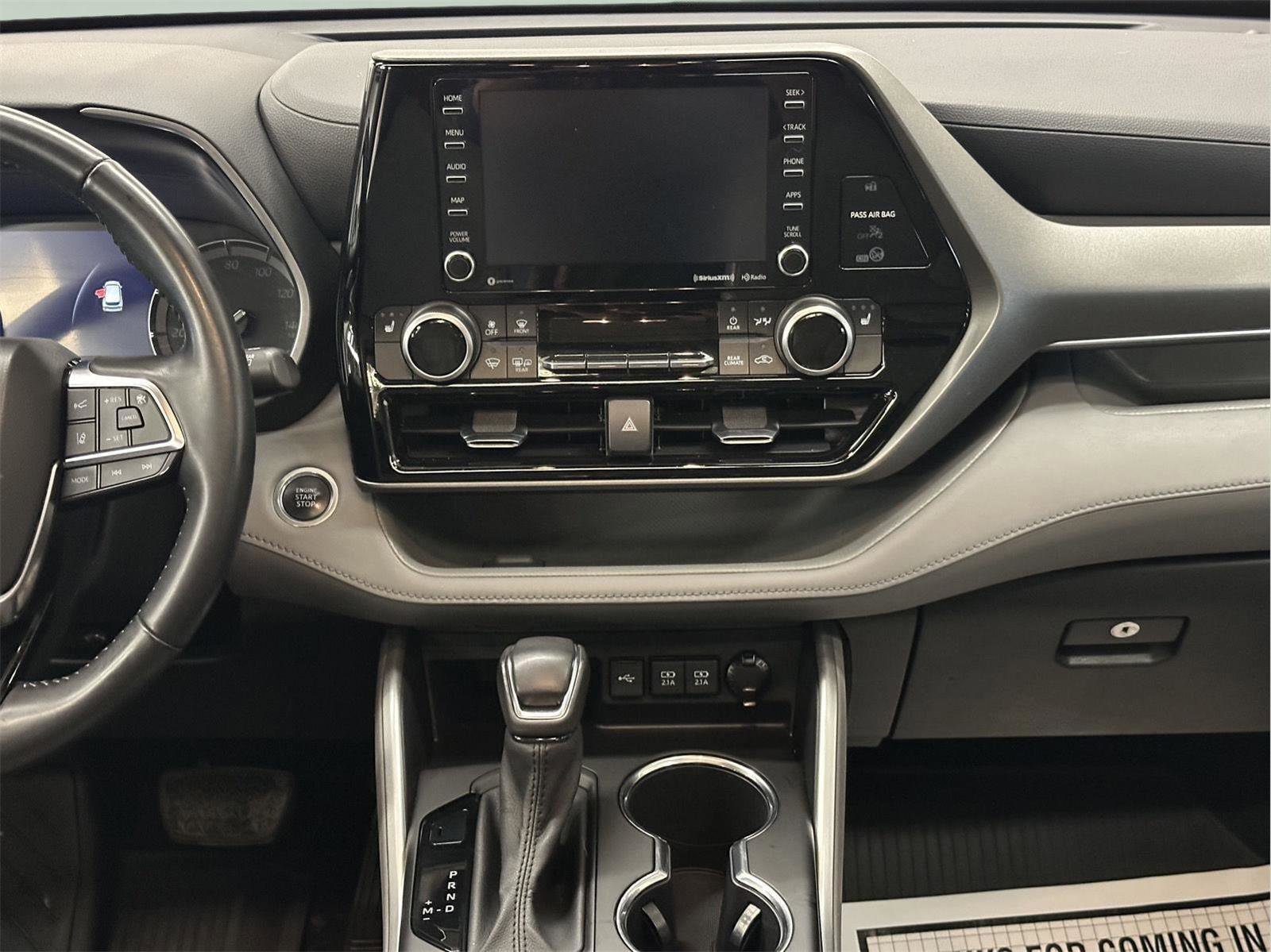 Used 2021 Toyota Highlander XLE image 32