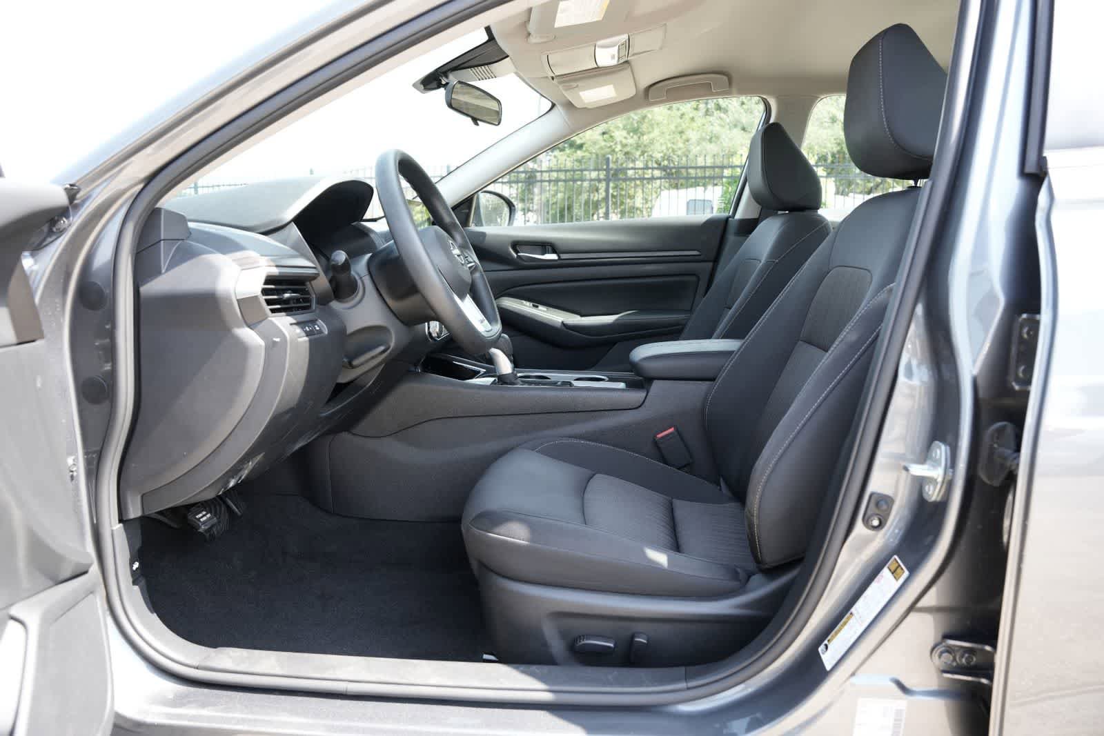 Used 2024 Nissan Altima 2.5 SV FWD image 14