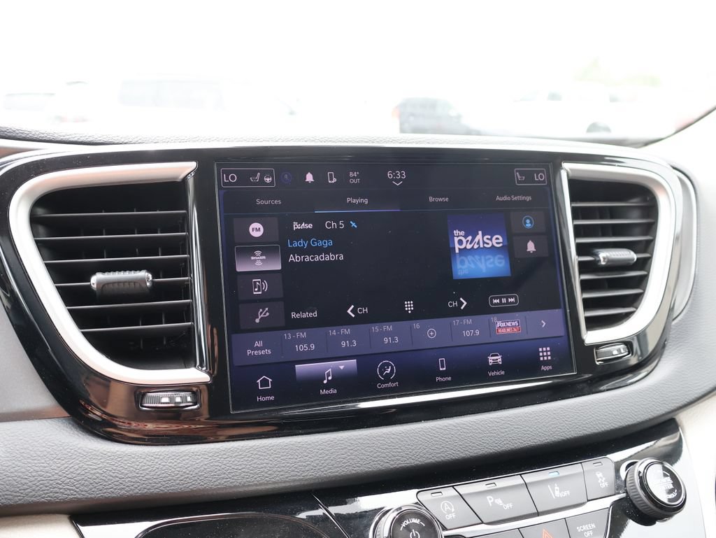 Used 2024 Chrysler Pacifica Touring-L FWD image 34