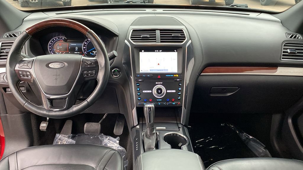 Used 2019 Ford Explorer Platinum image 16