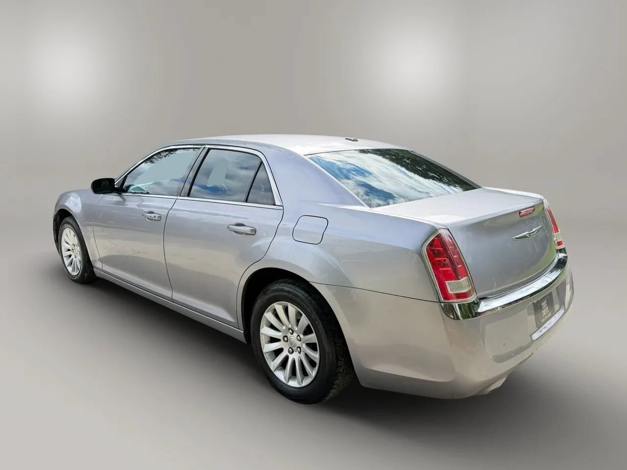 Used 2014 Chrysler 300 RWD image 9