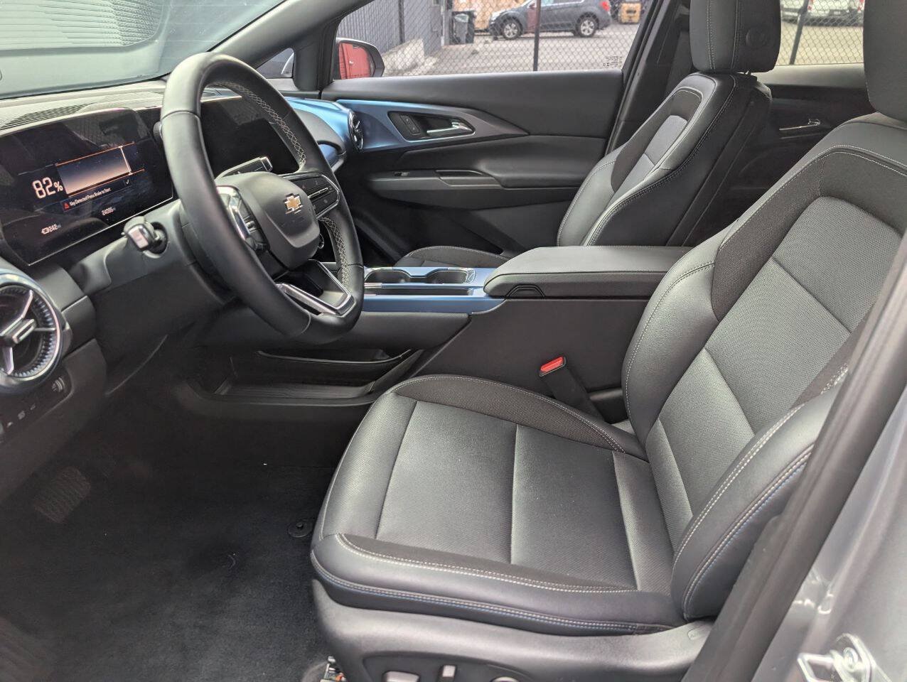 Used 2024 Chevrolet Equinox EV LT AWD/4WD image 11