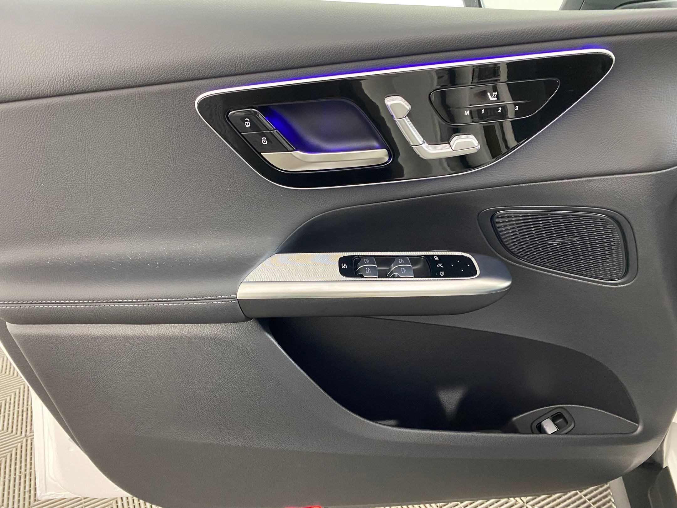 Used 2026 Mercedes-Benz GLC 300 4MATIC image 11