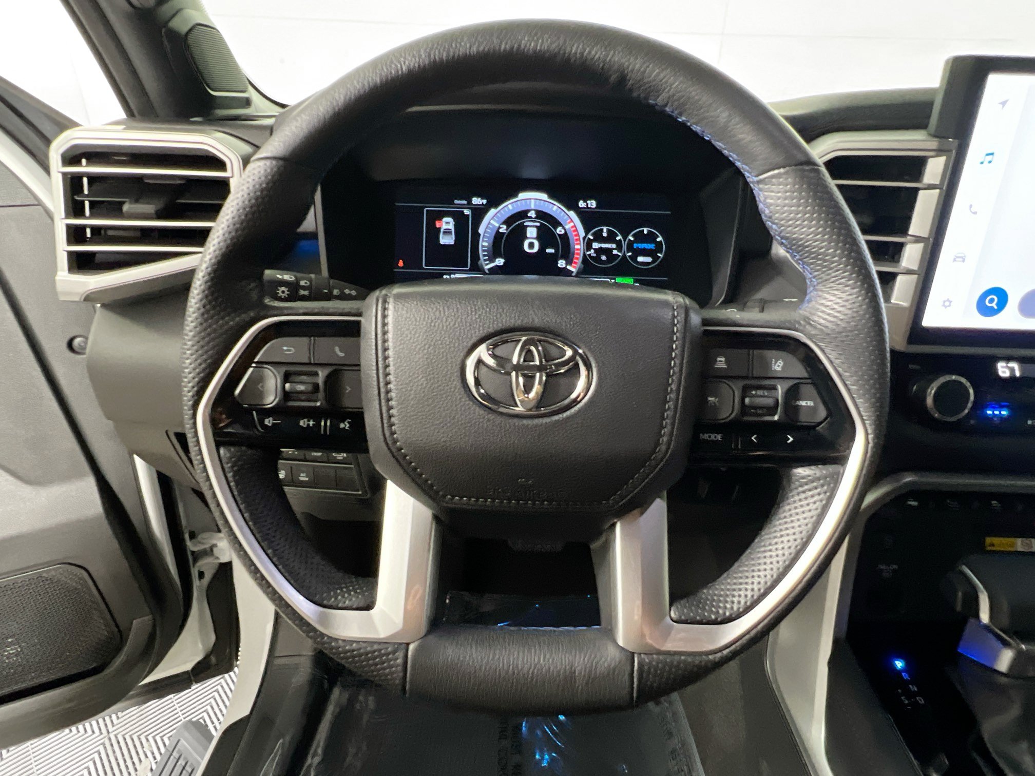 Used 2024 Toyota Tundra Platinum AWD/4WD image 17