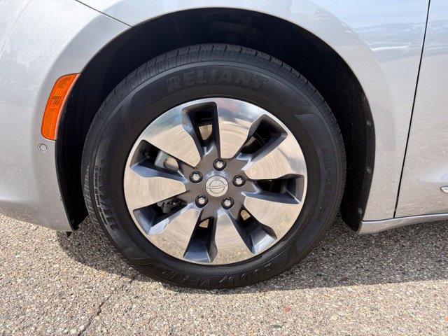 Used 2018 Chrysler Pacifica Limited w/ Advanced Safetytec Group FWD image 10