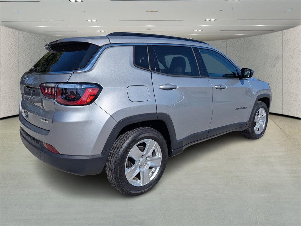 Used 2022 Jeep Compass Latitude image 3