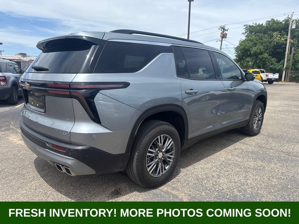 Used 2024 Chevrolet Traverse LT w/ Trailering Package FWD image 2