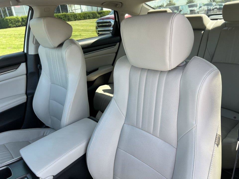 Used 2018 Honda Accord Touring image 16