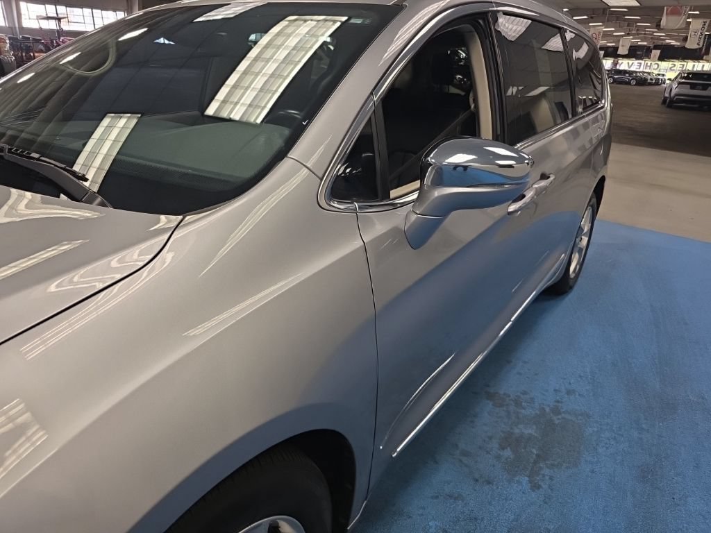 Used 2020 Chrysler Pacifica Limited FWD image 16