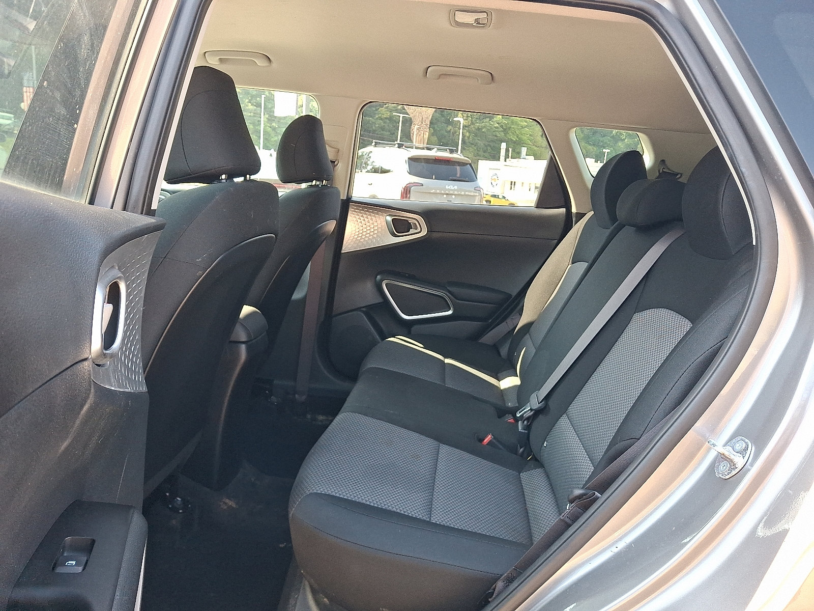 Used 2025 Kia Soul LX w/ LX Technology Package FWD image 10