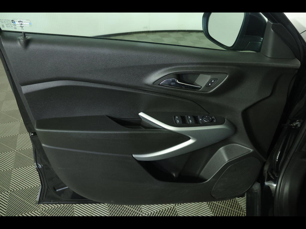 Used 2024 Chevrolet Trax LS w/ LS Convenience Package FWD image 19