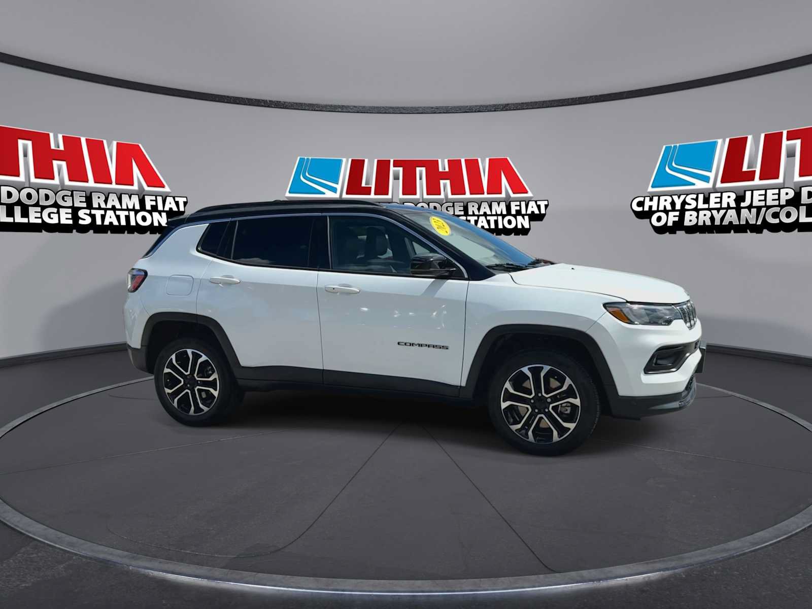 Used 2023 Jeep Compass Limited AWD/4WD image 9